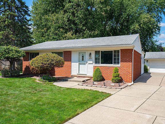 2nd image of 39387 Carrie Dr