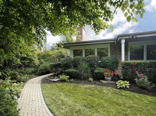 1095 Linda Ln, Glencoe, IL 60022