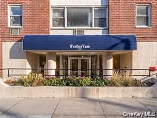 750 Shore Rd — Photo 1