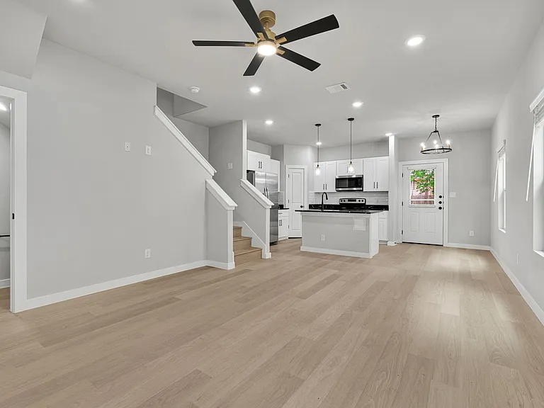 521 Dakota St — Photo 20
