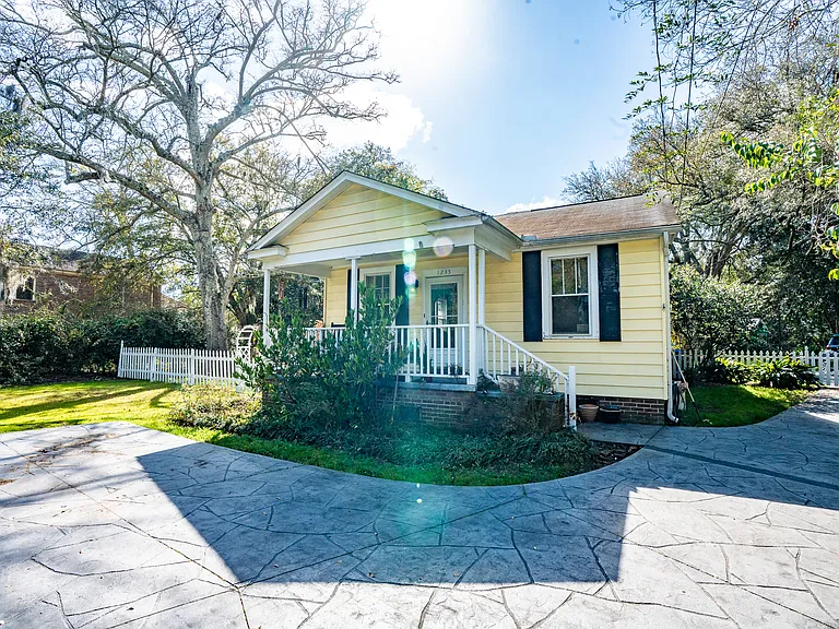 1235 Ashley Hall Rd — Photo 1