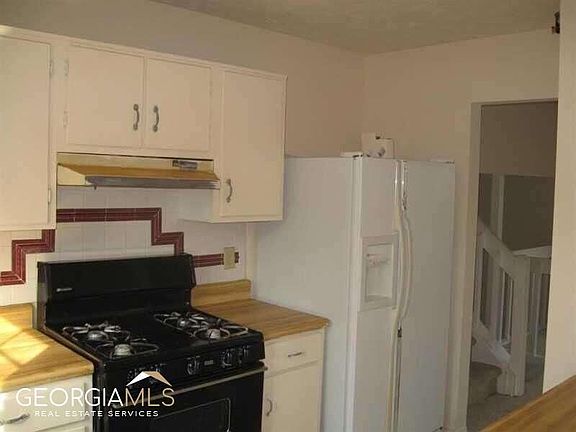 3rd image of 888 Highland Ter NE