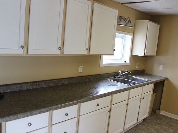 5th image of 304 King St