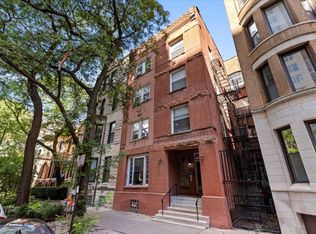 14 W Chestnut St #1F, Chicago, IL 60610
