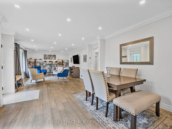 5th image of 61 William St E