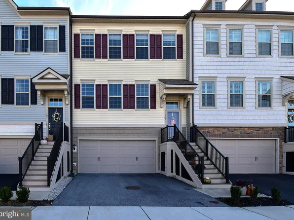107 Locks Farm Ln, Downingtown, PA 19335