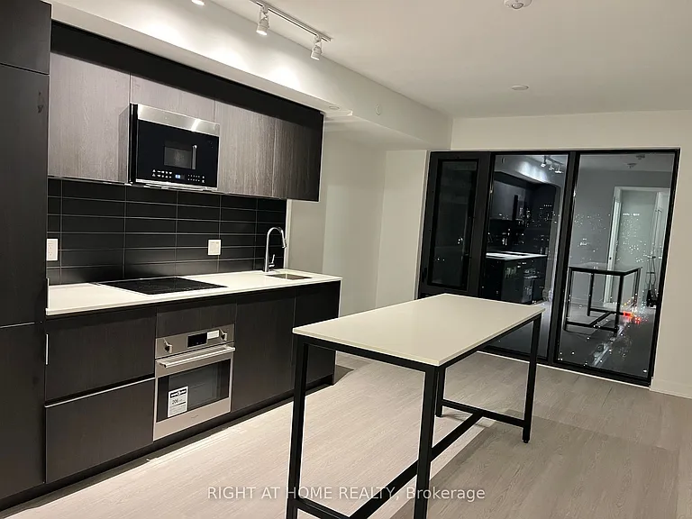 47 Mutual St #1606 — Photo 2
