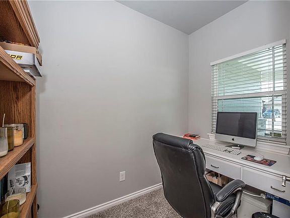5th image of 10008 NW 95th Ct