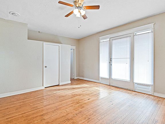3rd image of 1114 E Armour Blvd #4E