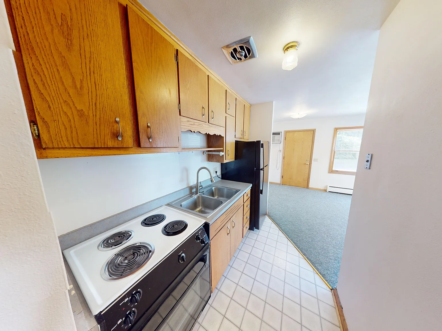 The Badger Den Apartments on University — Photo 3
