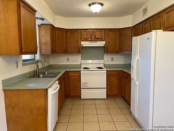 5th image of 203 Meadow Dr