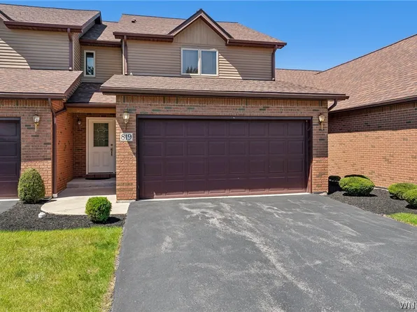 819 Carriage Ln, Lewiston, NY 14092
