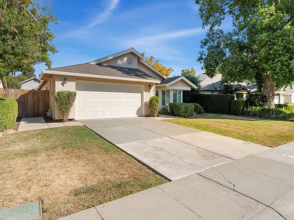 3rd image of 50 Rollingbrook Cir