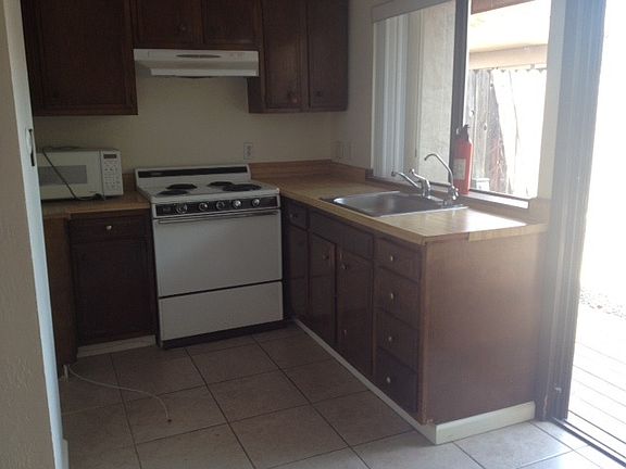 3rd image of 822 W Spain St