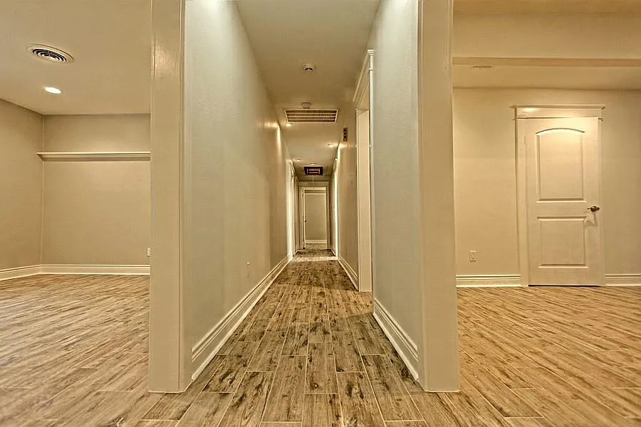 3 bed, 2.0 bath, 2120 sqft, $2,200 — Photo 2