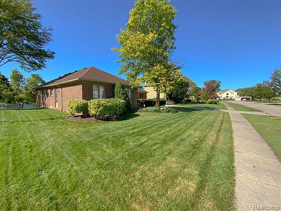 4th image of 51463 Sandshores Dr