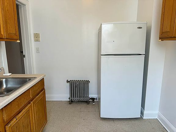 4th image of 44-20 Ketcham St #3