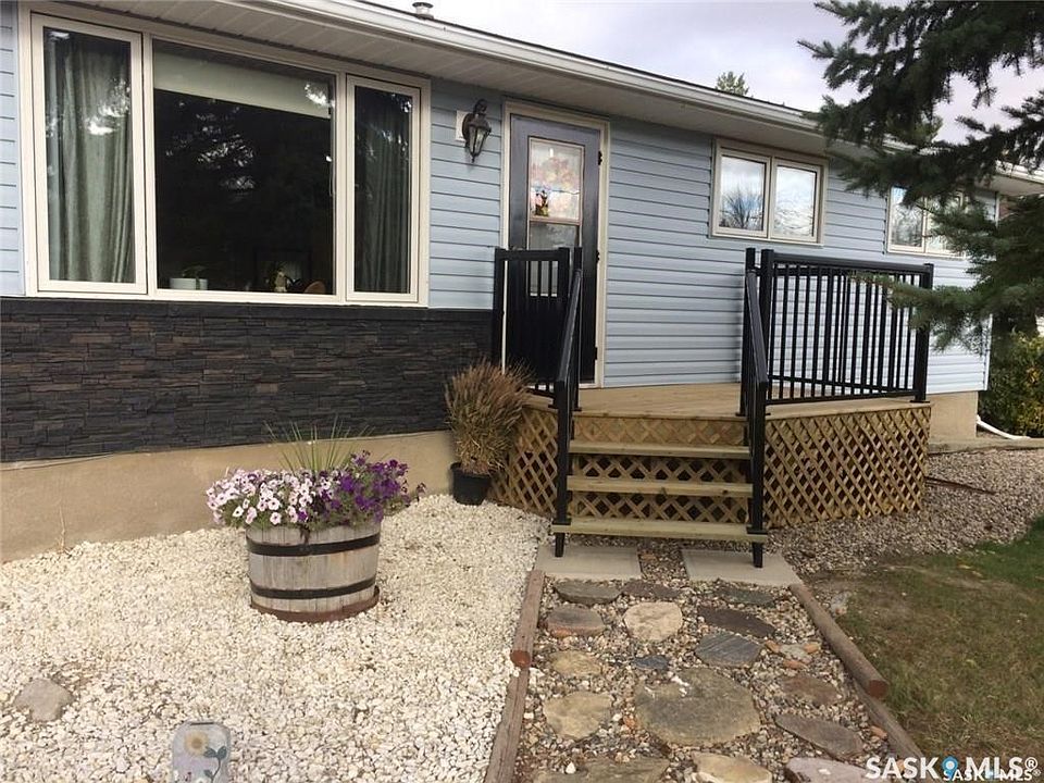 1st image of 836 Peters Avenue