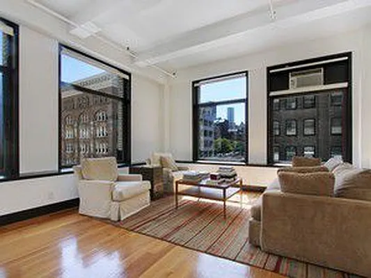 Rented by La Seven Inc. | media 9