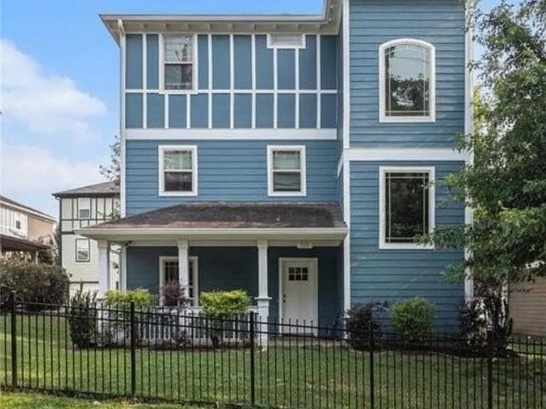 713 McWilliams Rd SE — Photo 1