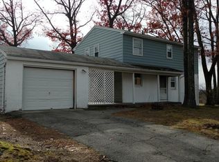 15 Old Farm Rd, Chicopee, MA 01020