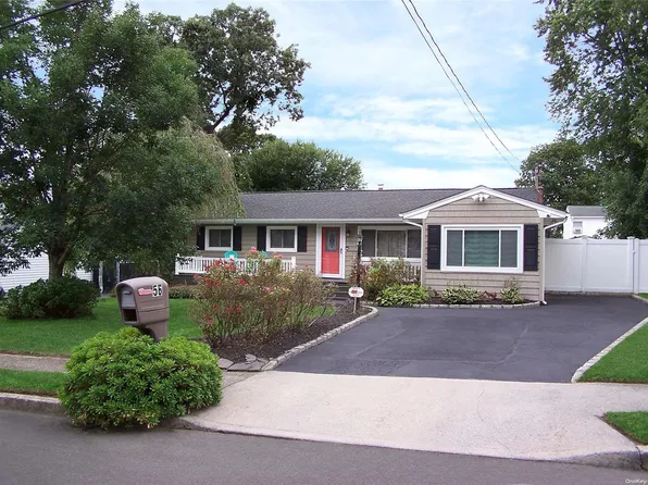 56 Janice Lane, Selden, NY 11784
