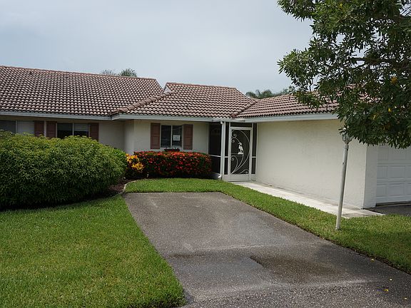 5th image of 7217 Saint Anns Ct