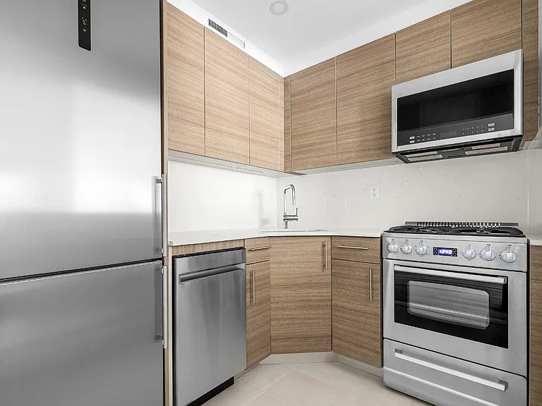 360 E 65th St #10C — Photo 8