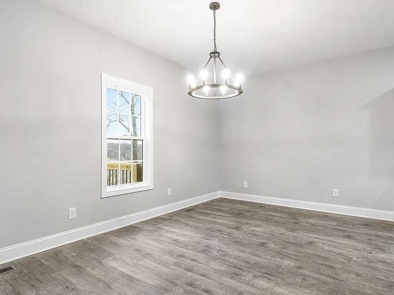 2129 Powell Rd — Photo 10