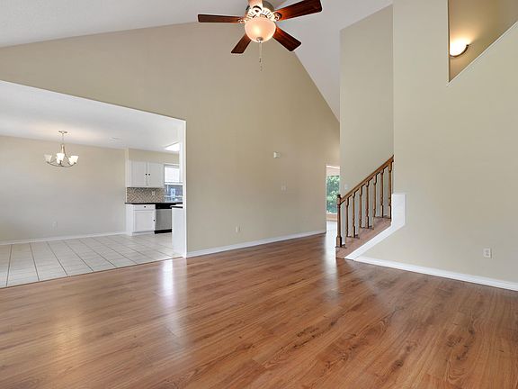 5th image of 15049 Barbara Dr