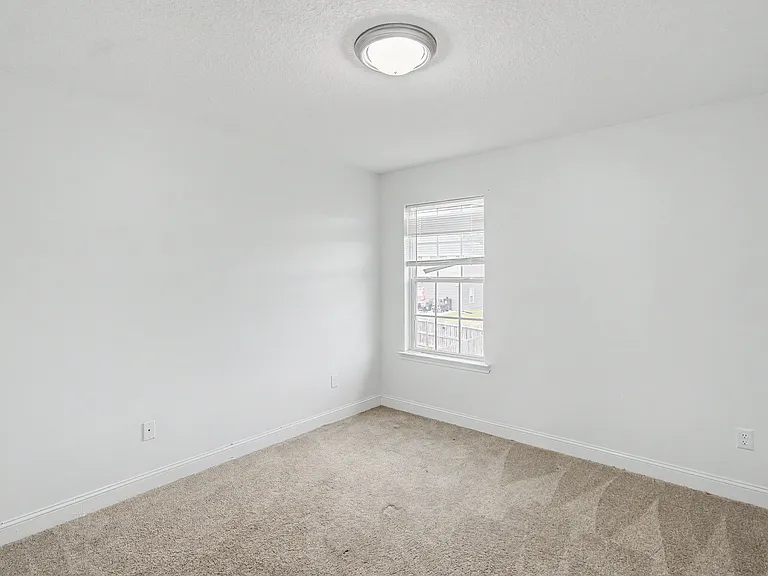 390 Fairview Cir — Photo 22