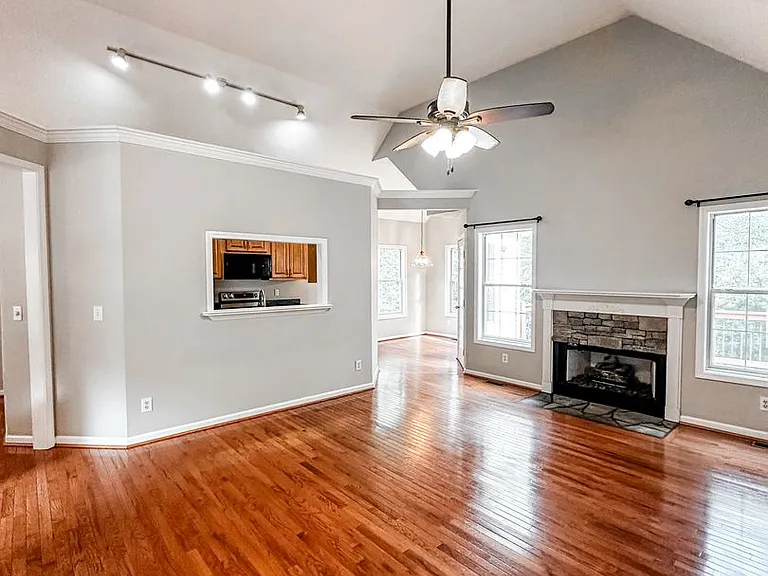 6410 Janton Way — Photo 4