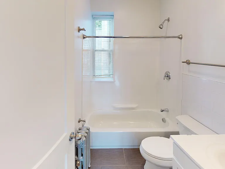 123 Sutherland Rd #L — Photo 5