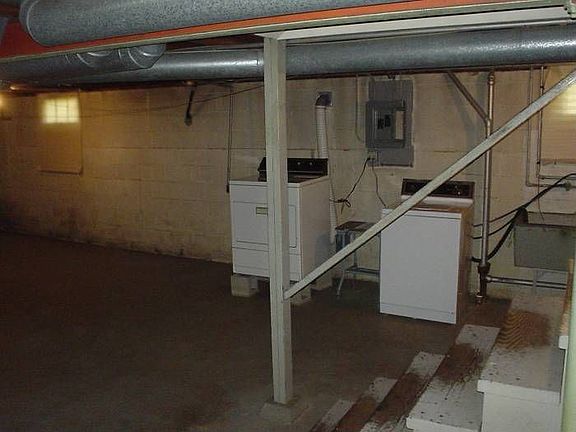 Bsmt - Laundry