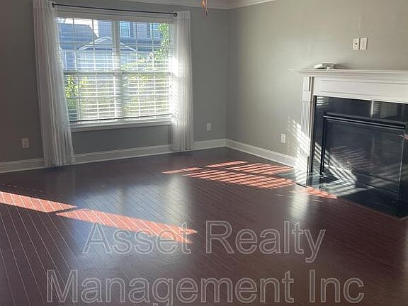 2nd image of 1566 Chariot Ln