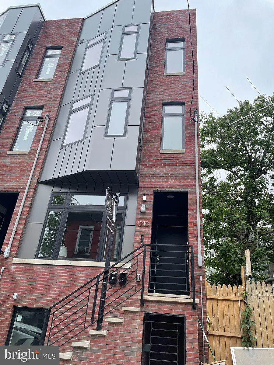 Building Photo - 1210 N Taylor St #2
