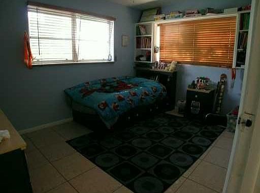 4th image of 1111 NE 179th St