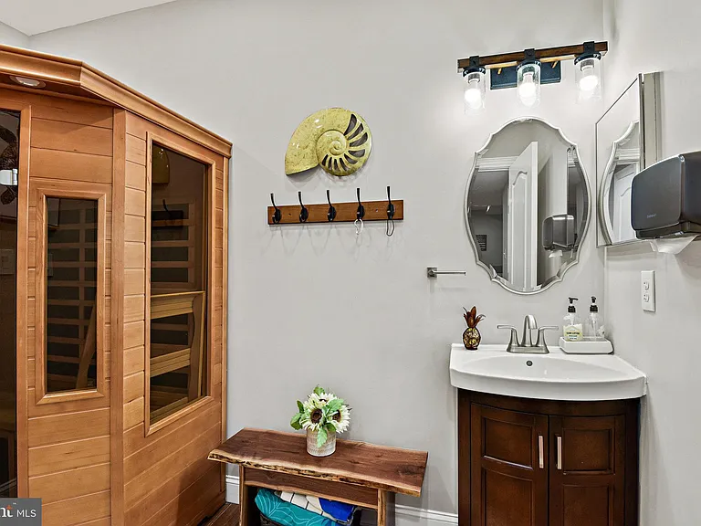 21922 Hyde Park Dr — Photo 37