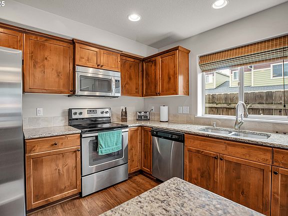 5th image of 6203 NE 70th Ct