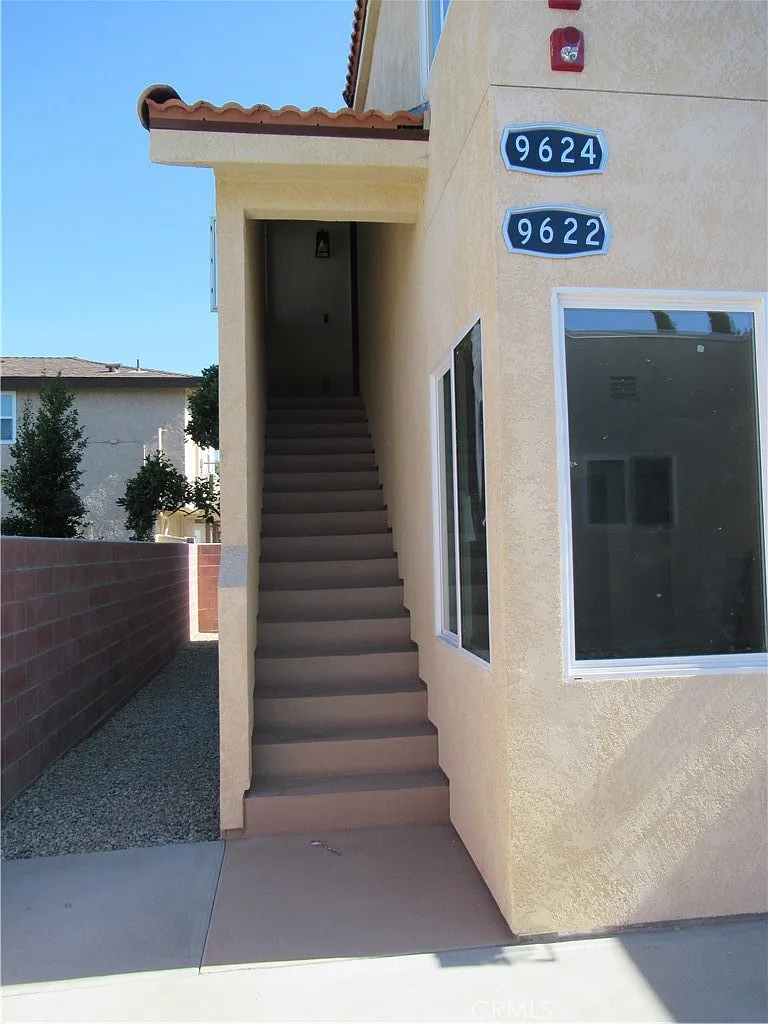 3 bed, 1250 sqft, $3,600 — Photo 2