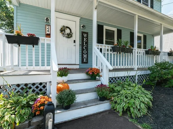 24 Hilltop Rd, Dracut, MA 01826