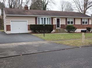 85 Topaz Pl, Stratford, CT 06614