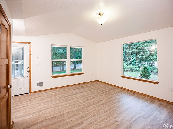 4th image of 17728 Beachside Dr SE