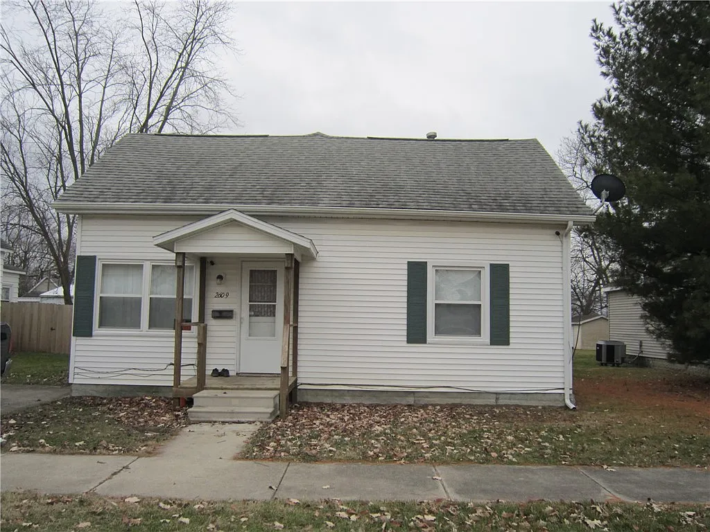 2609 Pine Ave photo 1