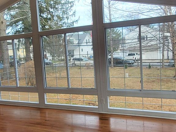 2nd image of 48 Ruthland Ave