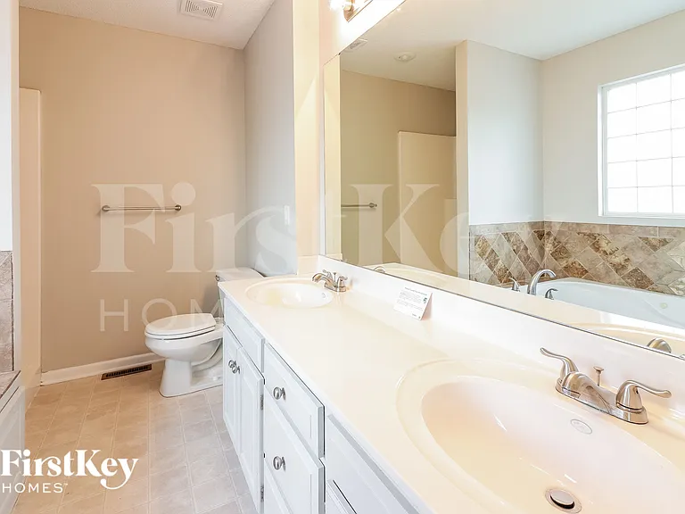 208 High Point Ln — Photo 6
