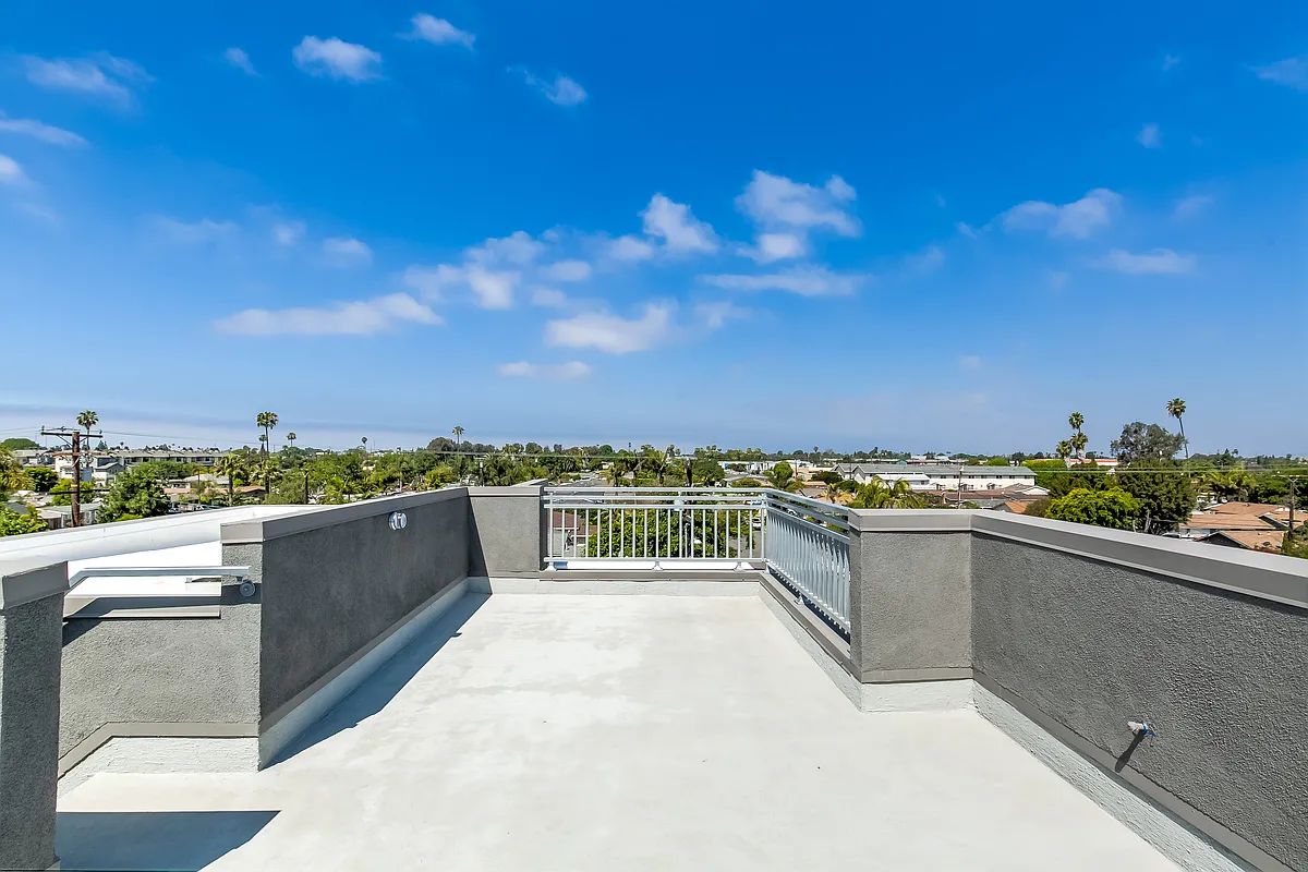 Building Photo - 2068 Maple Ave #C