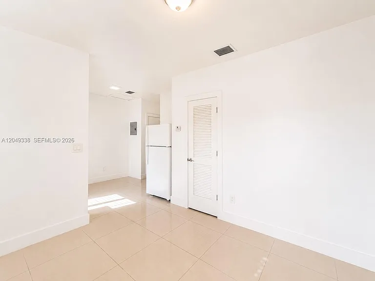 1910 NW 31st St #2 — Photo 2
