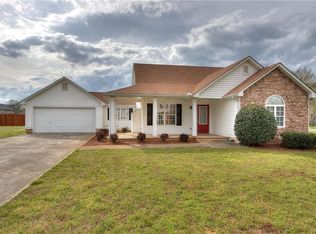 12 Greenhouse Dr, Cartersville, GA 30120