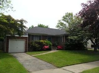 637 N Briarwood Ave, West Islip, NY 11795
